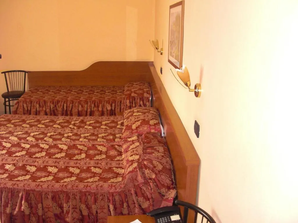 Hotel Legnano 2*,