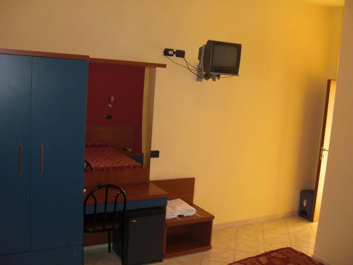 Hotel Legnano 2*,